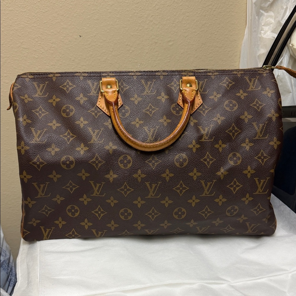 Louis Vuitton Speedy 40 in Brown Monogram Canvas